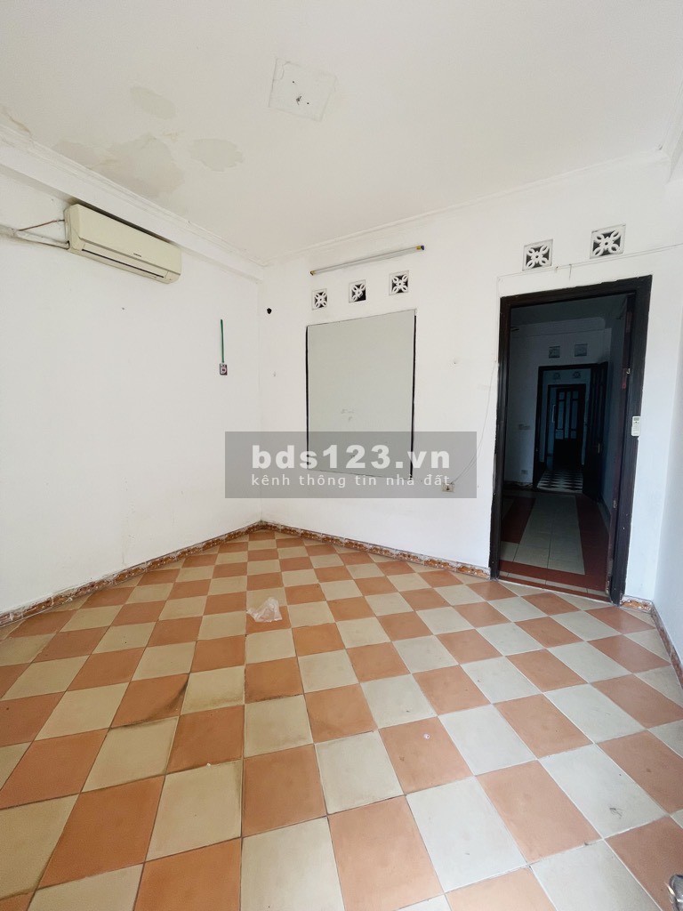 105 phố Xuân La Tây Hồ. Nhà phâ lô. 3 ô tô tránh. Thoáng trước sau. Sổ nở hậu. 68M2 chỉ 22,5 tỏi