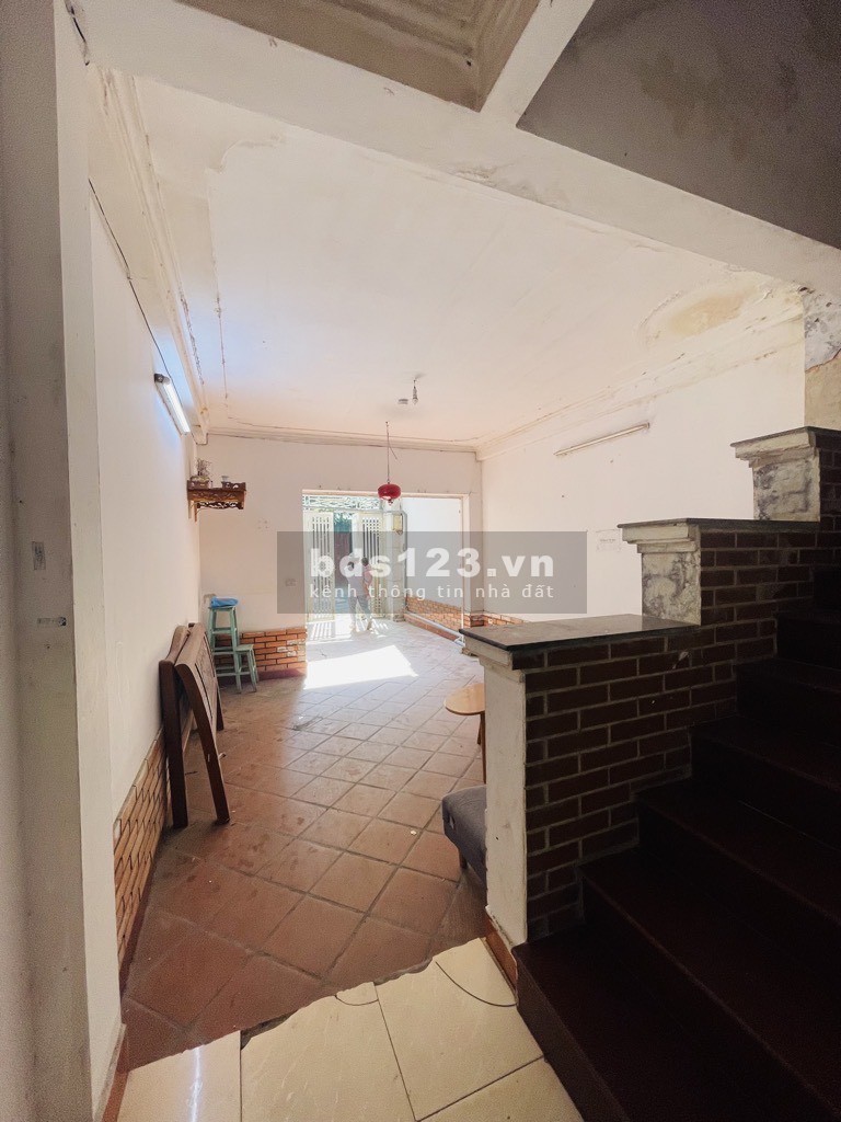 105 phố Xuân La Tây Hồ. Nhà phâ lô. 3 ô tô tránh. Thoáng trước sau. Sổ nở hậu. 68M2 chỉ 22,5 tỏi