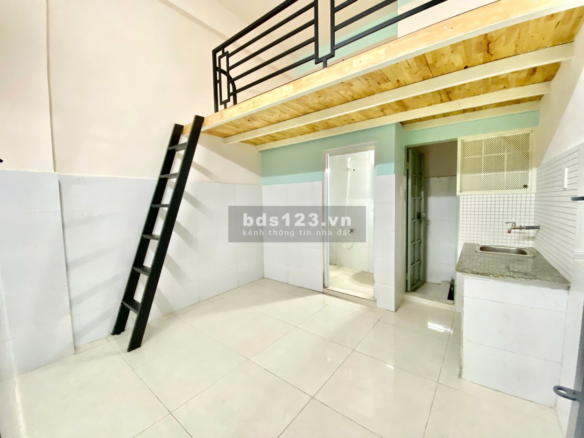Cho thuê phòng gác cao 1M8 ngay Etown Cộng Hòa
