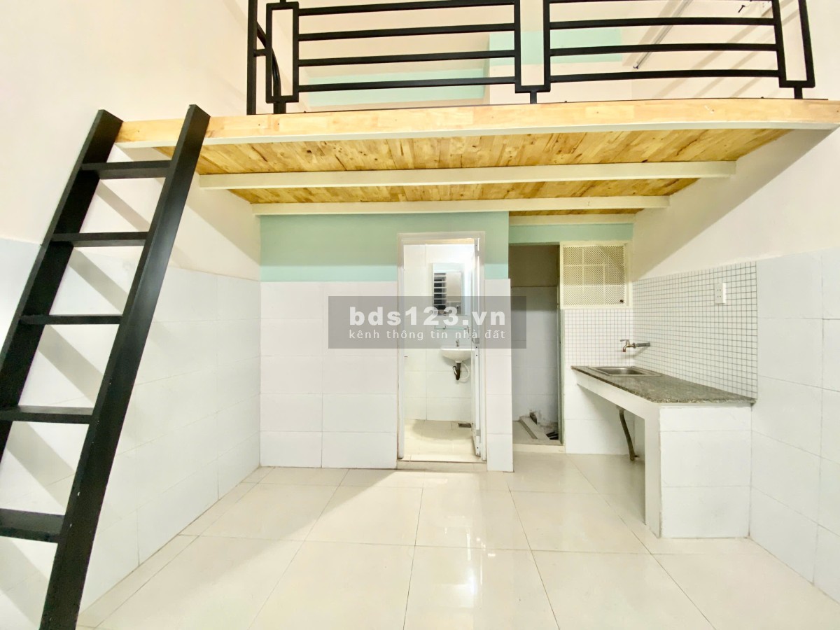 Cho thuê phòng gác cao 1M8 ngay Etown Cộng Hòa