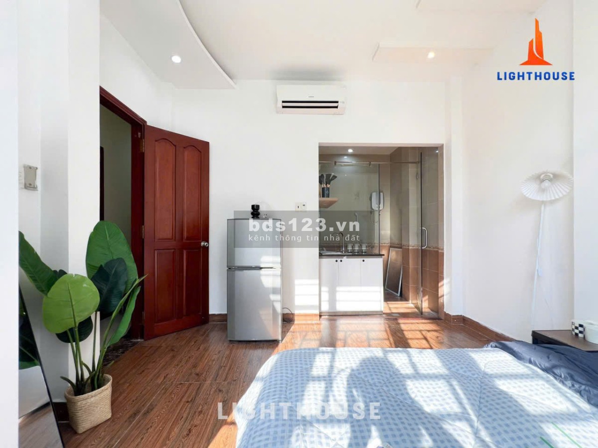Phòng full nội thất cửa sổ thoáng ngay Lotte Tân Bình