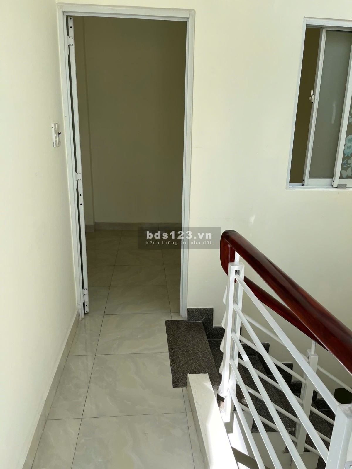 Nhà bán hẻm 2/ đường CMT8 P15. Nhà mới 4T đúc BTCT. Giá chỉ hơn 4 tỷ