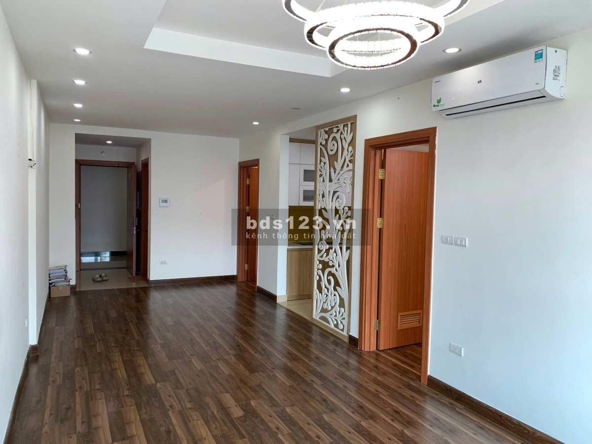 Bán gấp căn 2 ngủ 2wc nội thất cơ bản nhà đẹp giá rẻ nhất Goldmark City - 136 Hồ Tùng Mậu