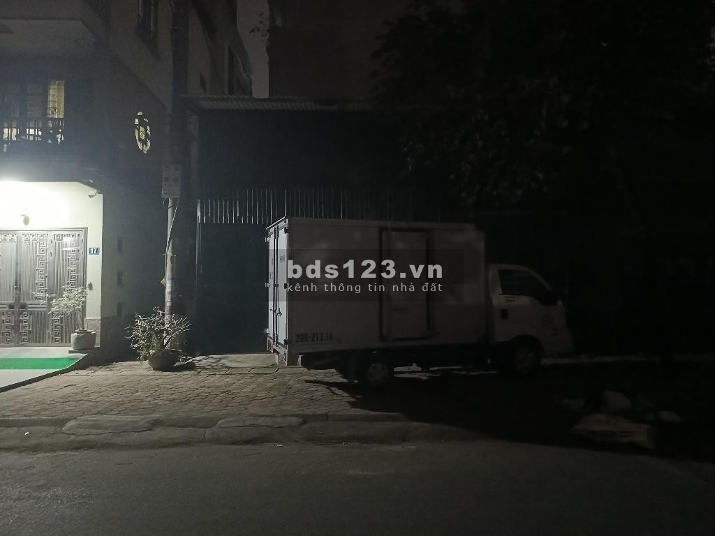 Bán đất vàng, phân lô ô tô, 2 mặt thoáng, 3 mặt tiền, sát quận ủy Hoàng Mai