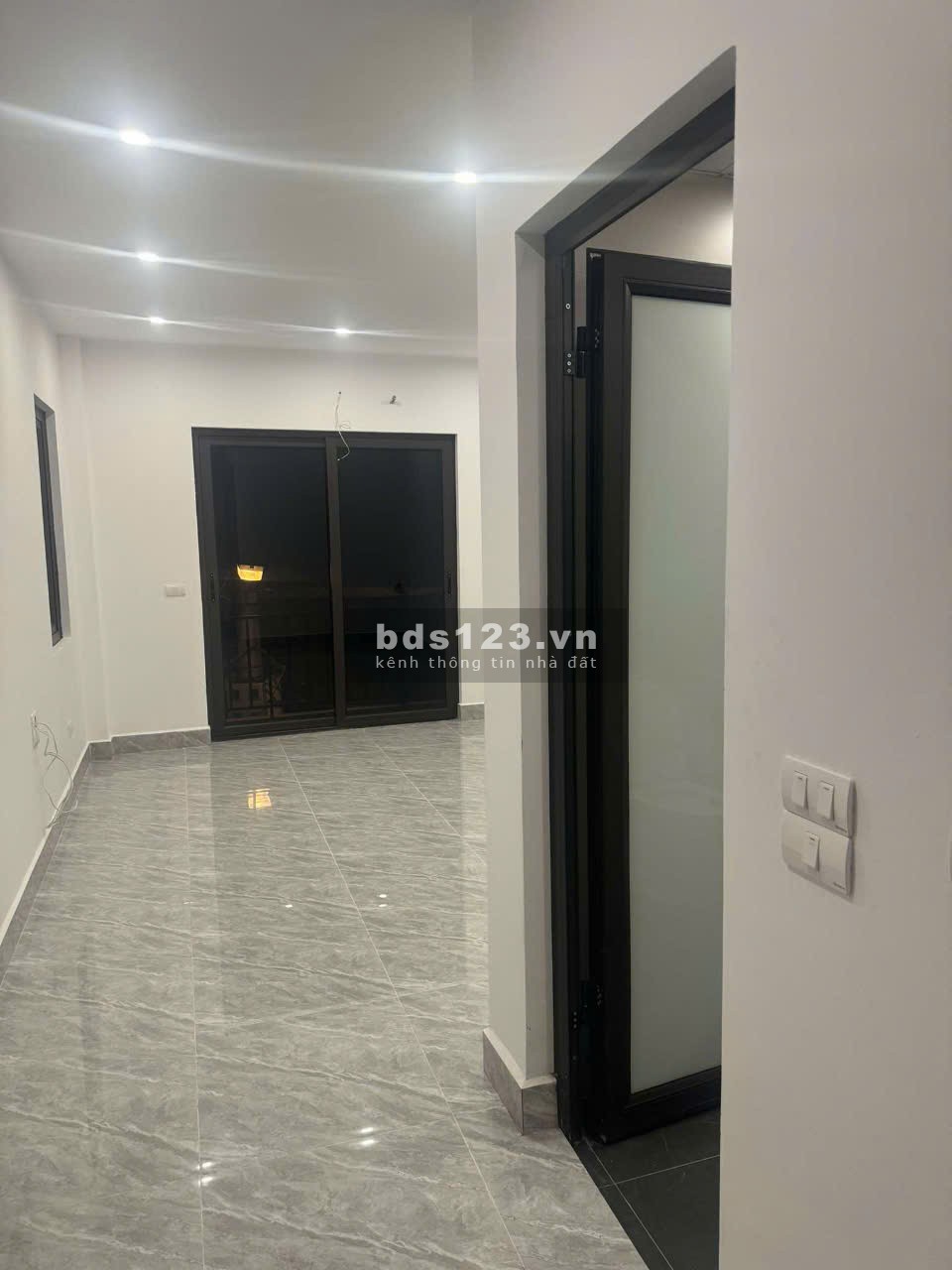 Săn nhà đón tết, Quang Tiến lo hết, chỉ ngoài 5,5 tỏi có ngay nhà kế cận Vinmat , tiện ích vô vàn