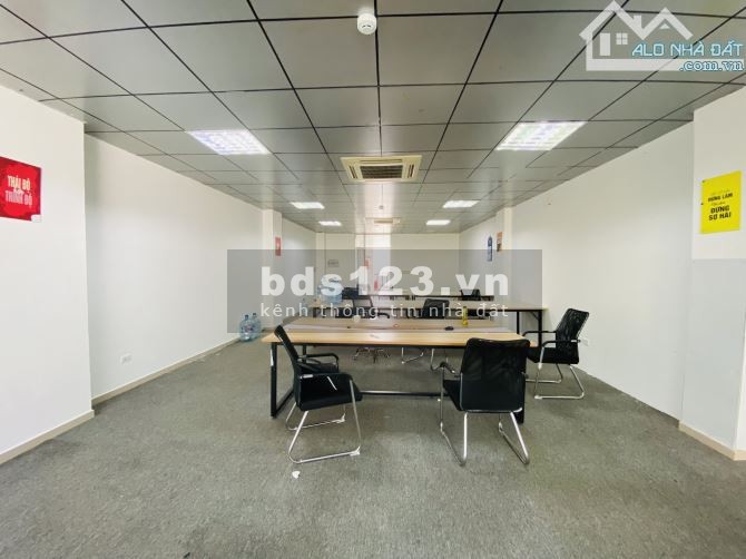 Cho thuê văn phòng diện tích 60m2 mặt phố Nguyễn Ngọc Nại giá thuê 12tr/tháng.