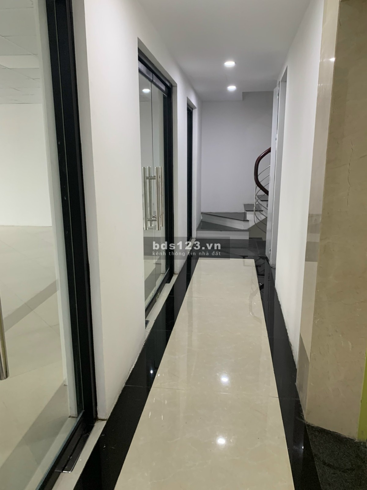 Cần cho thuê gấp văn phòng tại mặt phố Trần Đại Nghĩa diện tích 75m2 giá 17tr/tháng view đẹp