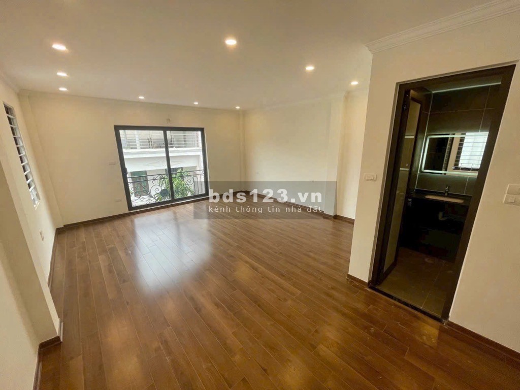 Bán Gấp Nhà Phúc Lợi Long Biên. Diện tích 50M. Diện tích sử dụng 62m2, 6 Tầng.Thang máy.