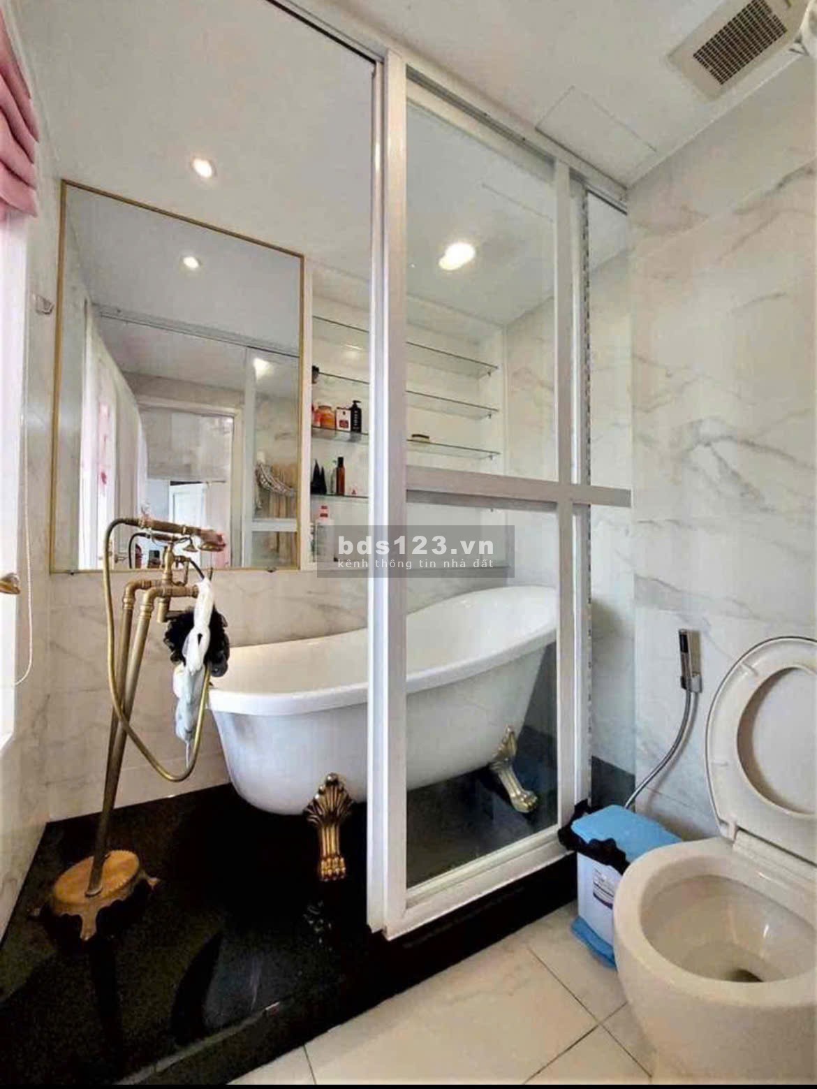 Cho thuê chung cư Phúc Yên 2, Tân Bình, 137m2, 3pn, 3wc, 15tr/tháng. Lầu 12
