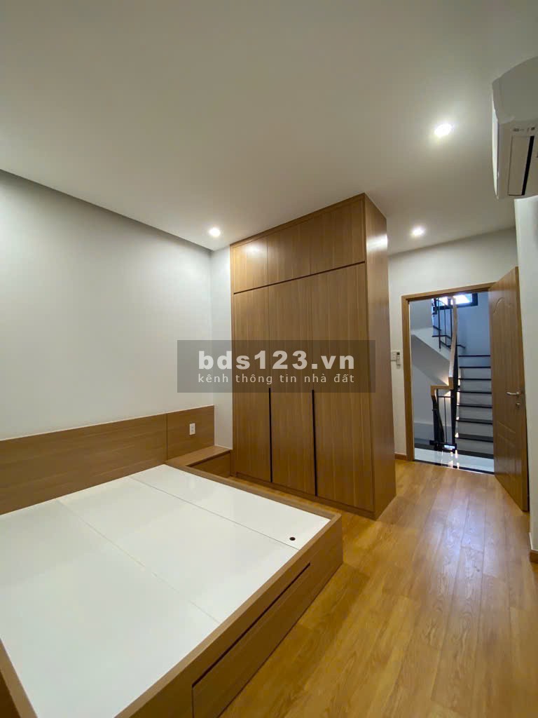 Chủ cần bán nhà quận 3 Lê Văn Sỹ giá 6.8ty + 34M2 + 5 Tầng + 3PN + Sổ vuông