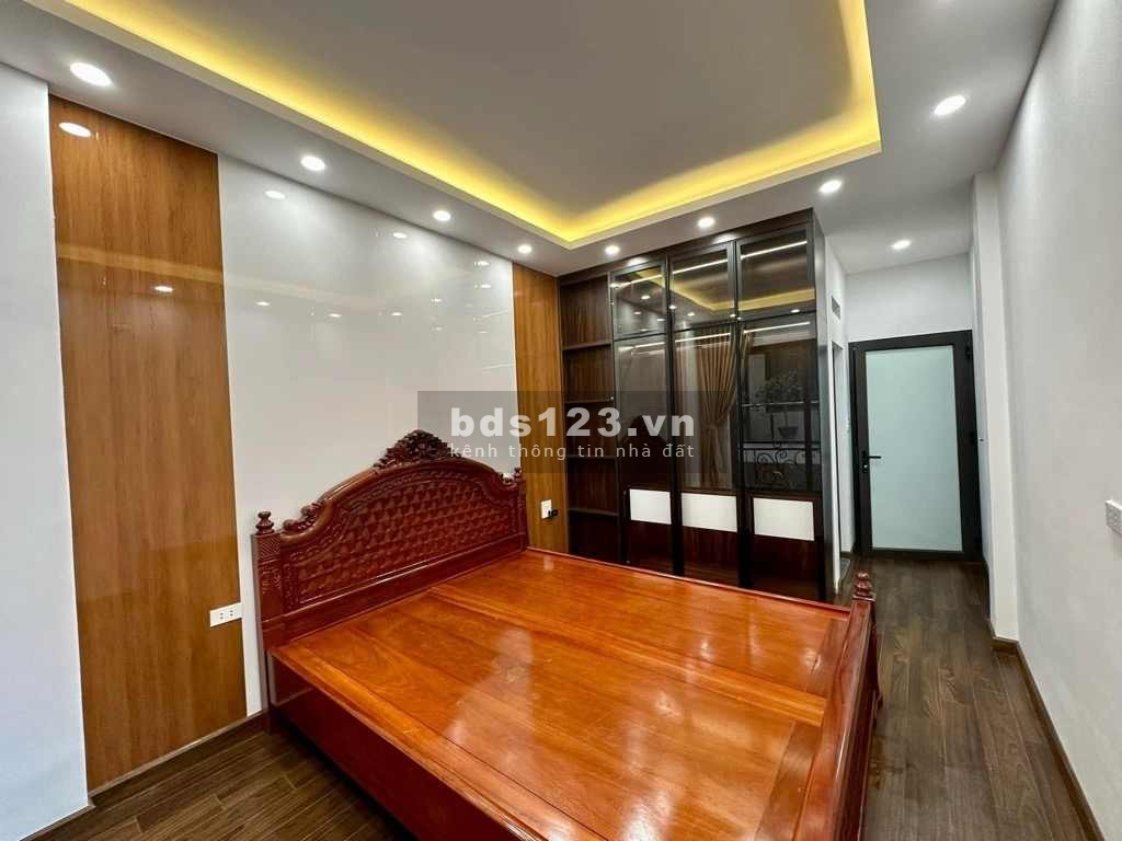 Siêu phẩm mặt ngõ Hào Nam đẹp lung linh, nội thất sang xịn - DT: 30m2 x 6 tầng - 7,2 tỷ