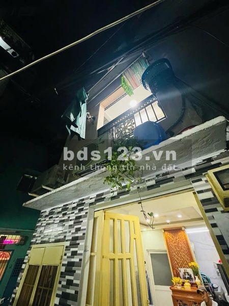 Bán nhà trung tâm quận 10 Nguyễn Duy Dương giá 3.25ty + 20M2 + 3 Tầng + 3PN + Sổ vuông