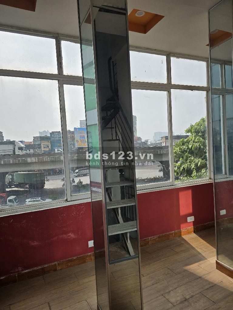 Bán nhà mặt phố Nguyễn Trãi, ngã 4 giao Khuất Duy Tiến kinh doanh đỉnh cao, giá bất ngờ