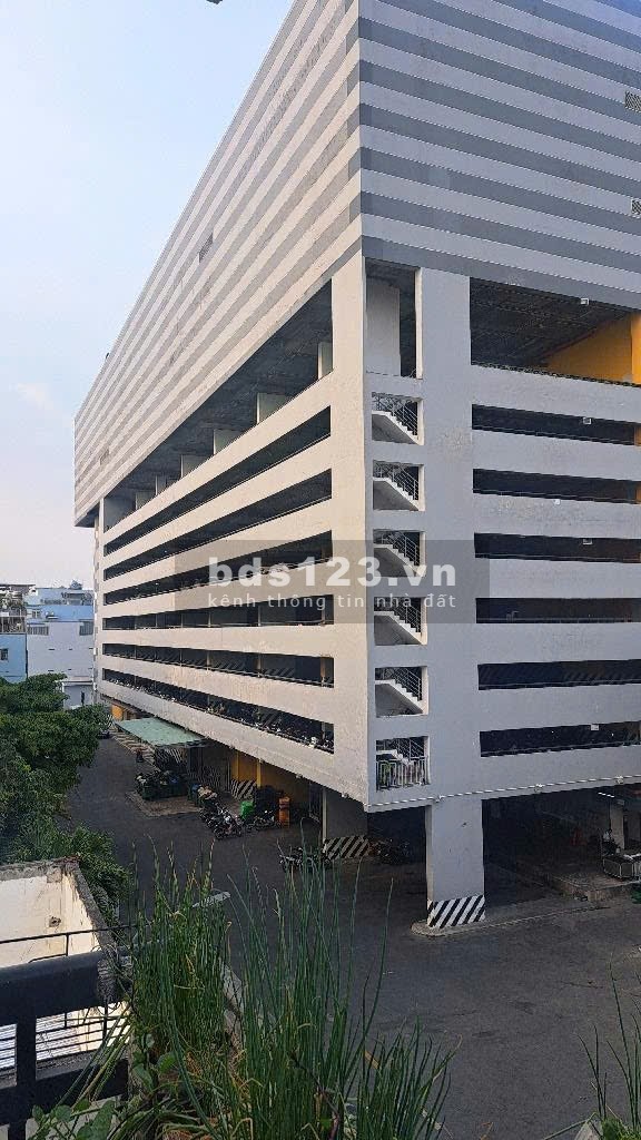 Quận 10 ( 4 X 11 ) ngay Vạn Hạn Mall 3 Tháng 2 - KC 4 tầng xe hơi tới cửa 12,5 tỷ