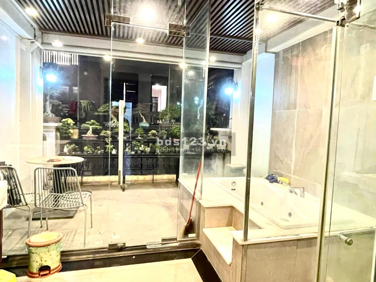  Siêu phẩm nhà phân lô Quần Ngựa - Vỉa hè rộng, ô tô tránh, nhà 6 tầng có thang máy! 