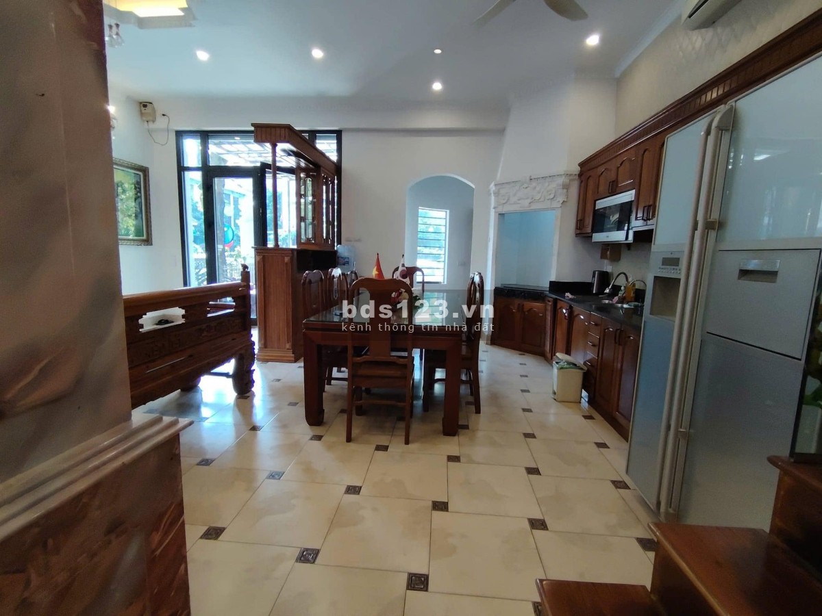 Bán siêu biệt thự lô góc Ba Đình – 141M2 - 3 Mặt thoáng - An ninh đảm bảo 24/7