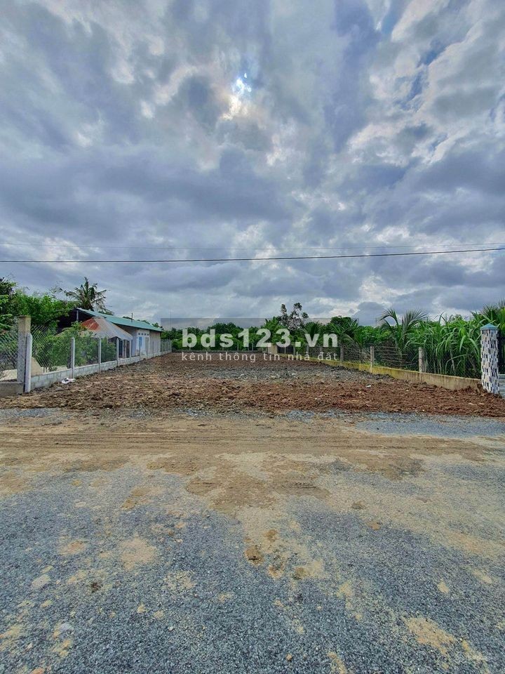Cần bán nhanh miếng đất ngộp 1080m2 Giá chốt 490 triệu, sang tên ngay.