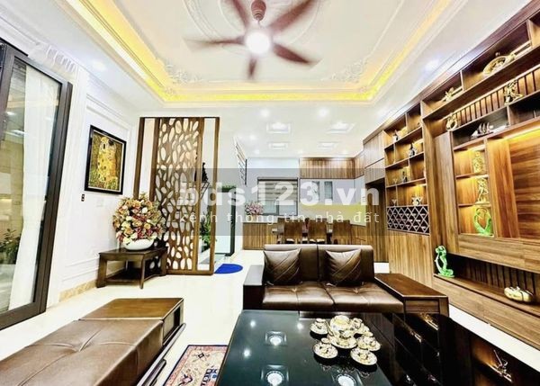 Gia đình cần bán gấp nhà đẹp 40M2x 5 tầng - Về ở ngay phố Tôn Đức Thắng, Đống Đa - Giá chỉ 6,85 tỷ