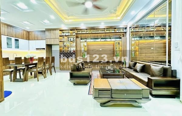 Gia đình cần bán gấp nhà đẹp 40M2x 5 tầng - Về ở ngay phố Tôn Đức Thắng, Đống Đa - Giá chỉ 6,85 tỷ