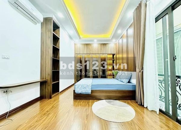 Gia đình cần bán gấp nhà đẹp 40M2x 5 tầng - Về ở ngay phố Tôn Đức Thắng, Đống Đa - Giá chỉ 6,85 tỷ