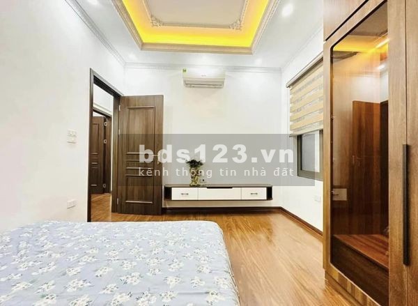 Gia đình cần bán gấp nhà đẹp 40M2x 5 tầng - Về ở ngay phố Tôn Đức Thắng, Đống Đa - Giá chỉ 6,85 tỷ