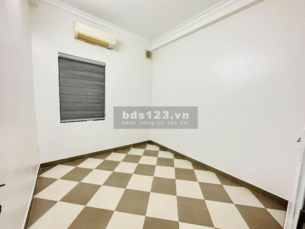 Bán nhà Đại Mỗ, bãi đỗ ô tô cạnh nhà, mặt tiền mênh mông, giá rẻ tụt quần 60m 6.3 tỷ