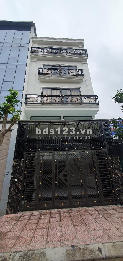 Chính chủ bán căn nhà 90m2, 5 tầng, Long Biên
