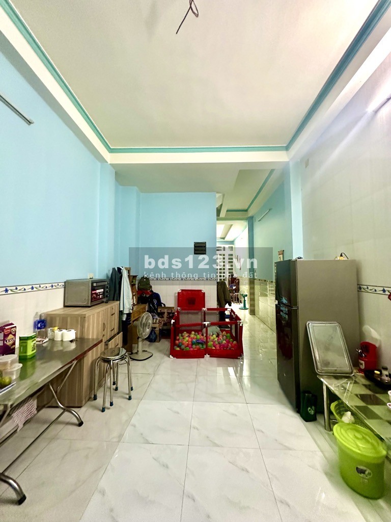 Tân Bình hẻm nhựa 6M thẳng 1 trục Lạc Long Quân nhà mới 4 tầng ( 4,2 X 16 ) 9.5 tỷ