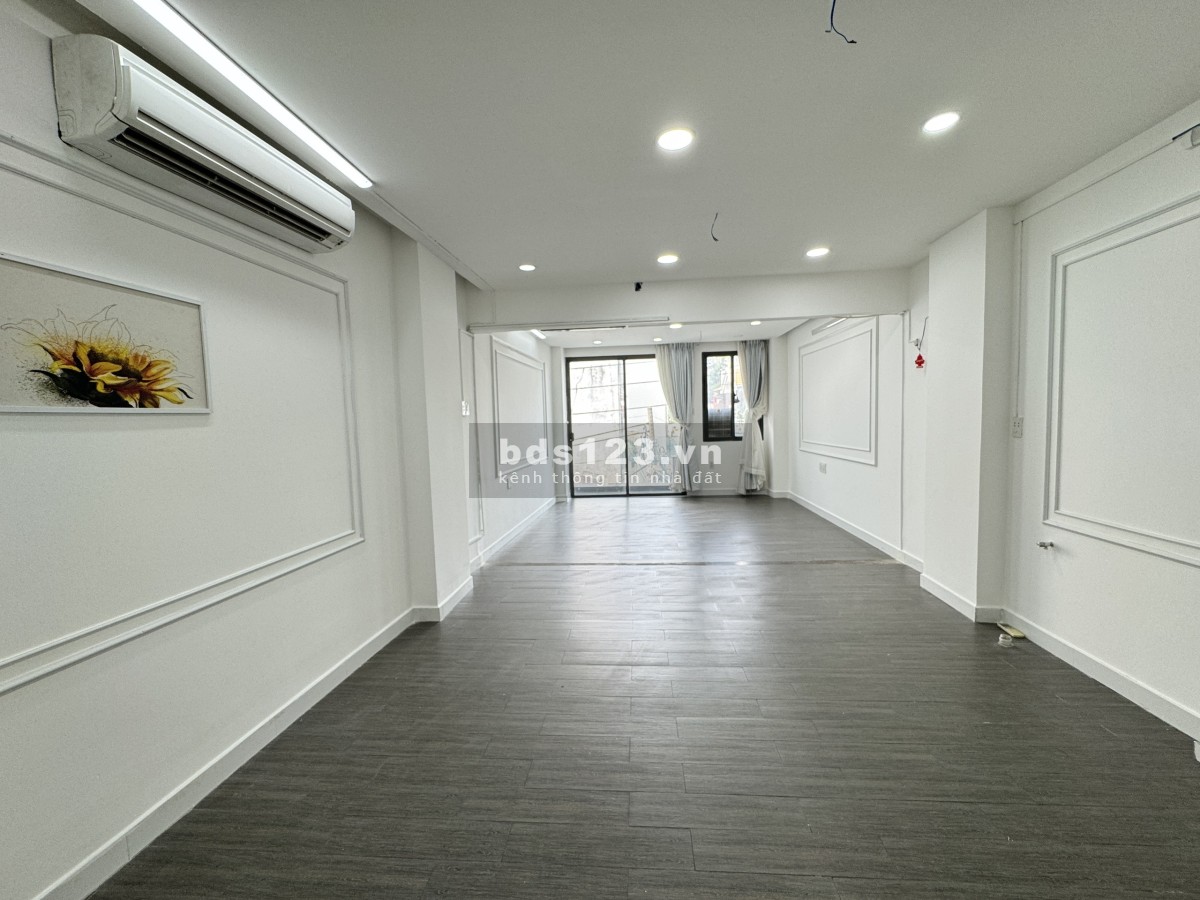 Một sàn duy nhất - Cho thuê VP 45m2 chỉ 11tr/th Tại Trần Quang Diệu, Q3