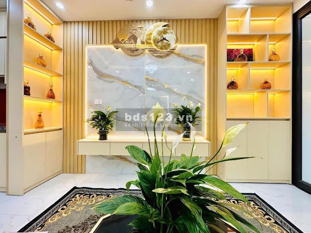 Nhà mới phố Trạm ở ngay - Chìa khóa trao tay - Full nội thất - Gần ô tô