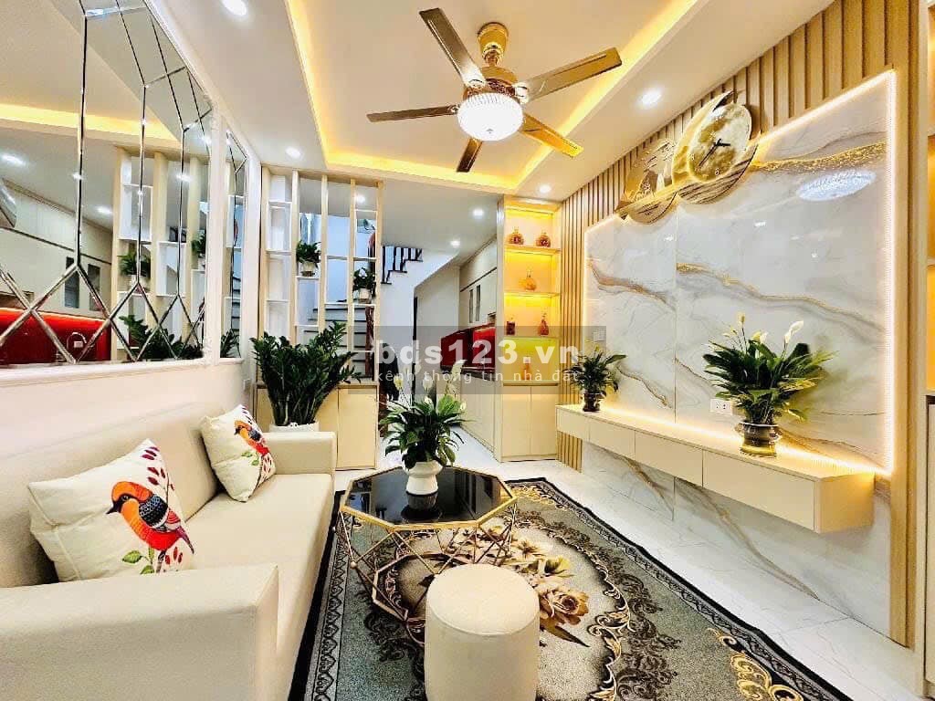 Nhà mới phố Trạm ở ngay - Chìa khóa trao tay - Full nội thất - Gần ô tô