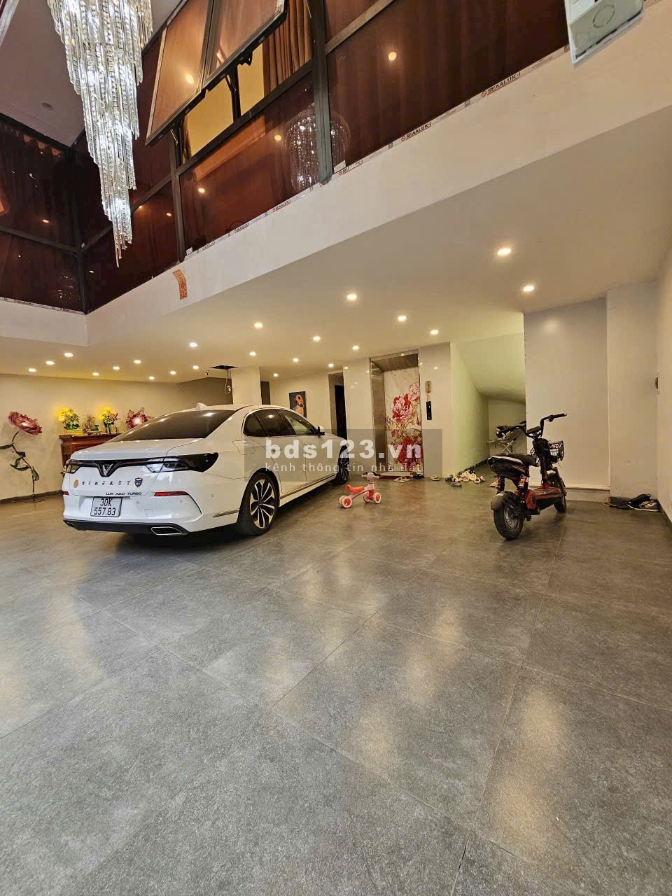 Bán nhà đẹp Long Biên MT lớn gara để được 4 xe ô tô