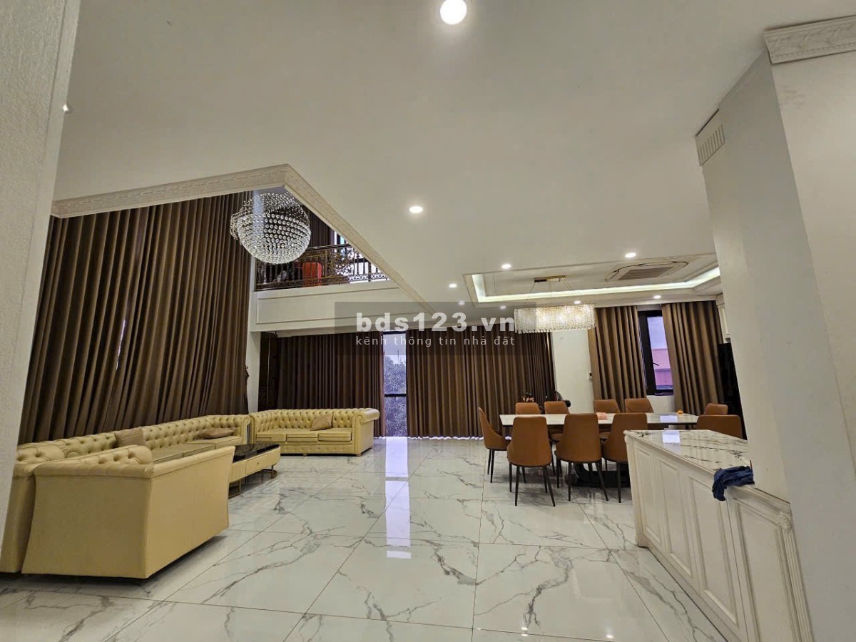 Bán nhà đẹp Long Biên MT lớn gara để được 4 xe ô tô