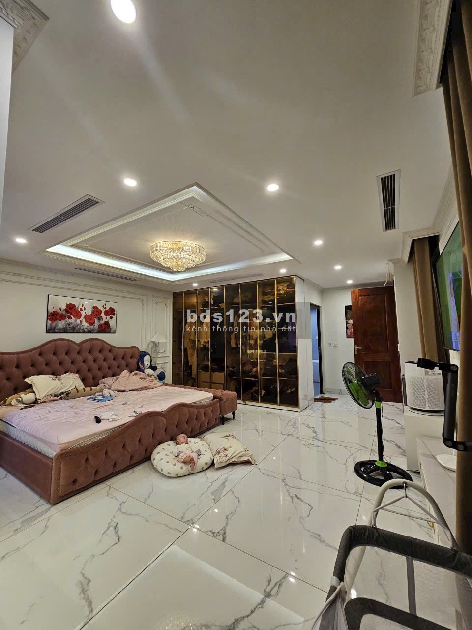 Bán nhà đẹp Long Biên MT lớn gara để được 4 xe ô tô