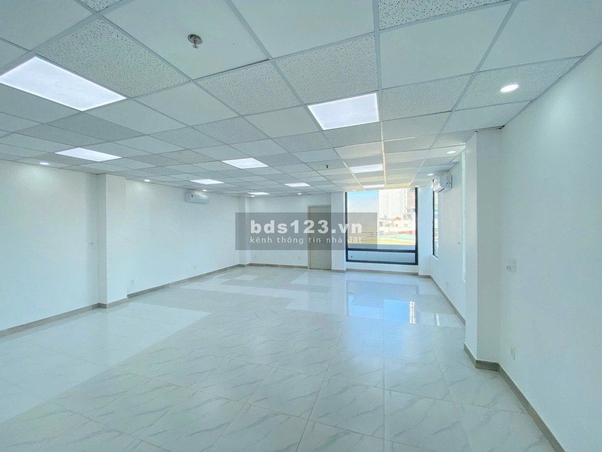 Bình Thạnh - More Building Địa chỉ: 23 Tân Cảng, P25, Bình Thạnh Giá thuê: 2x triệu / tháng