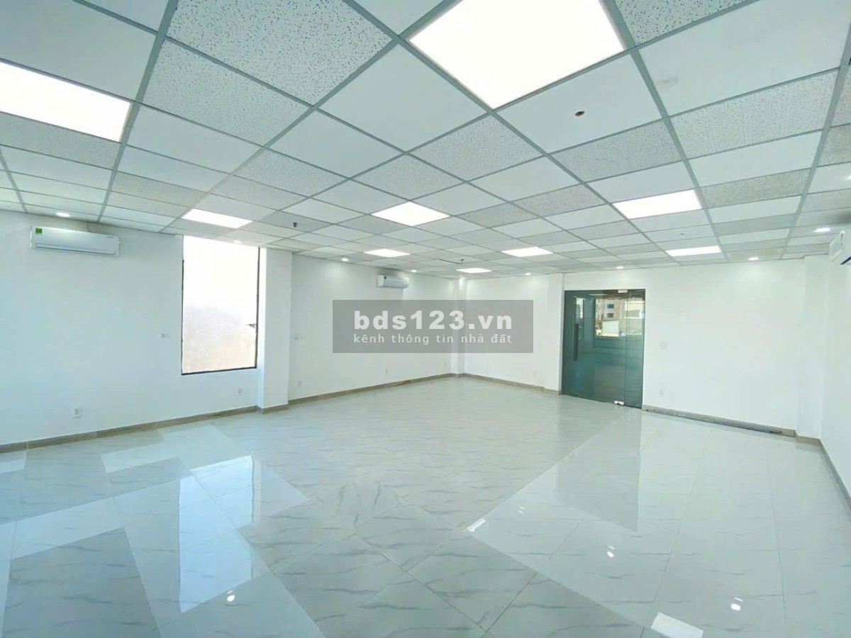Bình Thạnh - More Building Địa chỉ: 23 Tân Cảng, P25, Bình Thạnh Giá thuê: 2x triệu / tháng