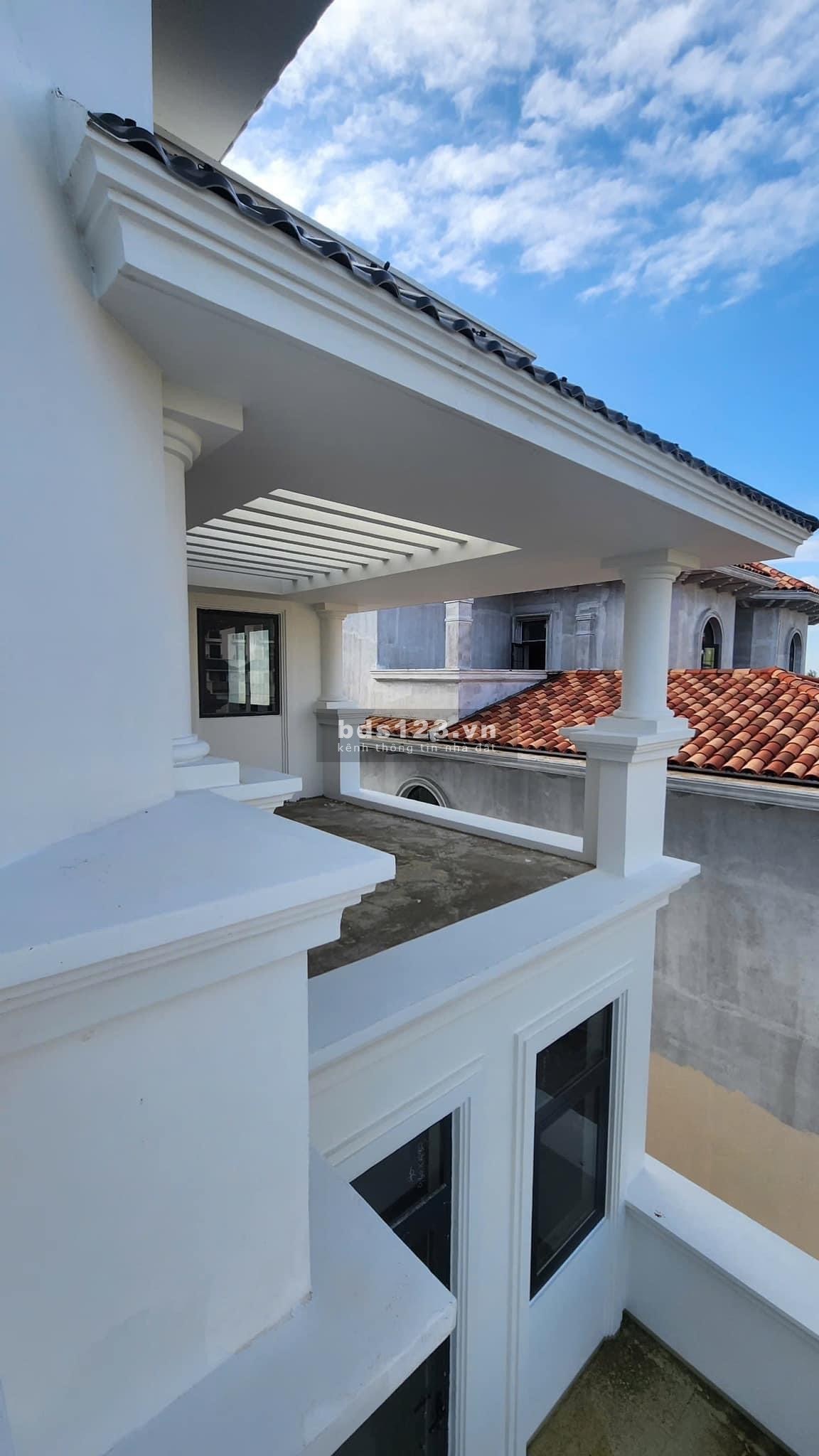 Biệt thự view biển sân golf Đồng Hới giá 30.5 tỷ