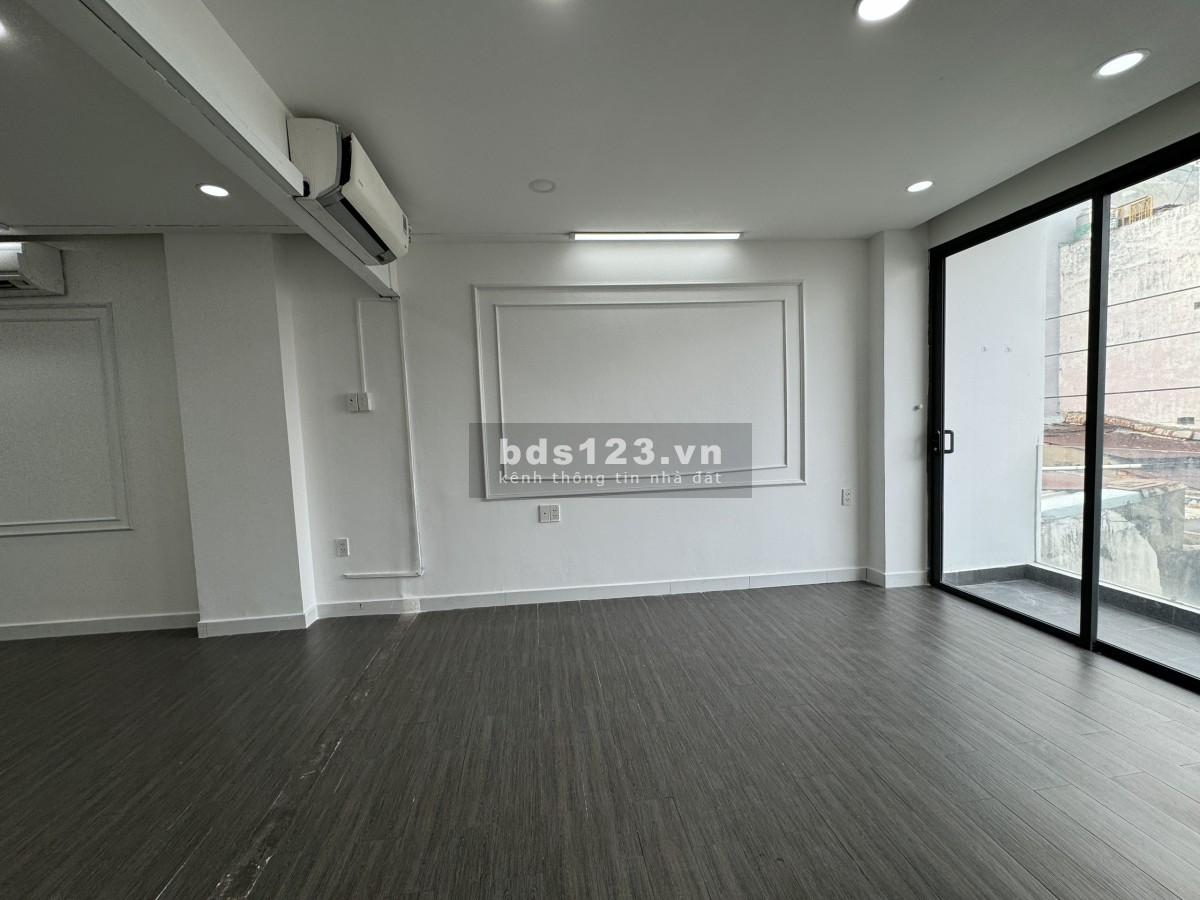 Một sàn duy nhất - Cho thuê VP 45m2 chỉ 11tr/th Tại Trần Quang Diệu, Q3