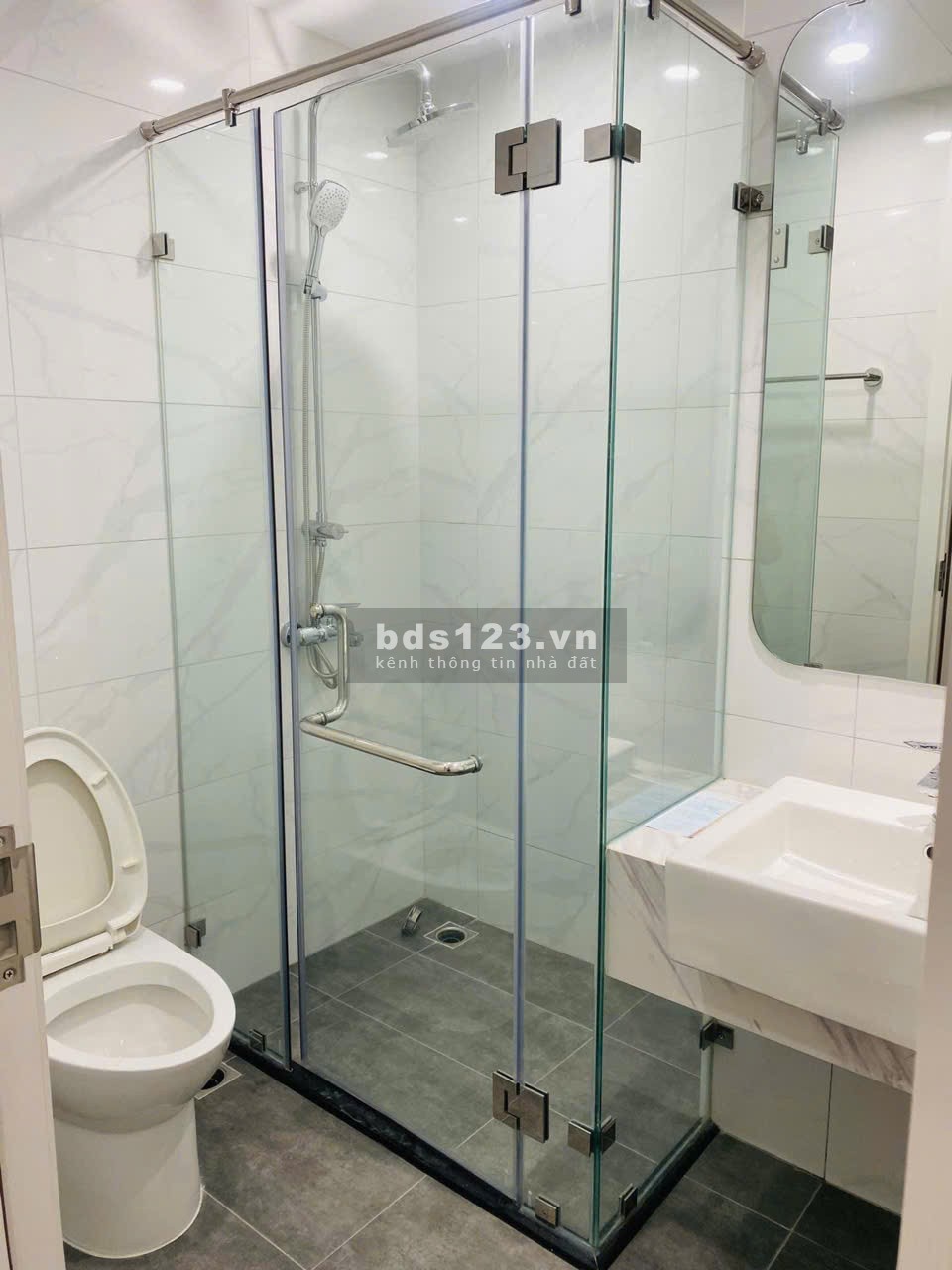 Cạnh nhà gửi xe, bán nhanh Studio full đồ 28m Imperia Smart City