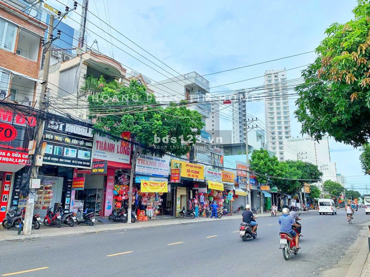 Bán nhà 2MT cách biển 200M đường Dã Tượng Nha Trang