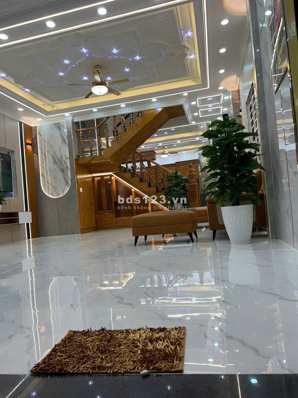 Bán nhà mặt phố Nguyễn Ảnh Thủ, 11,9 tỷ, 160m2, 4PN, 5WC, Q12, HCM