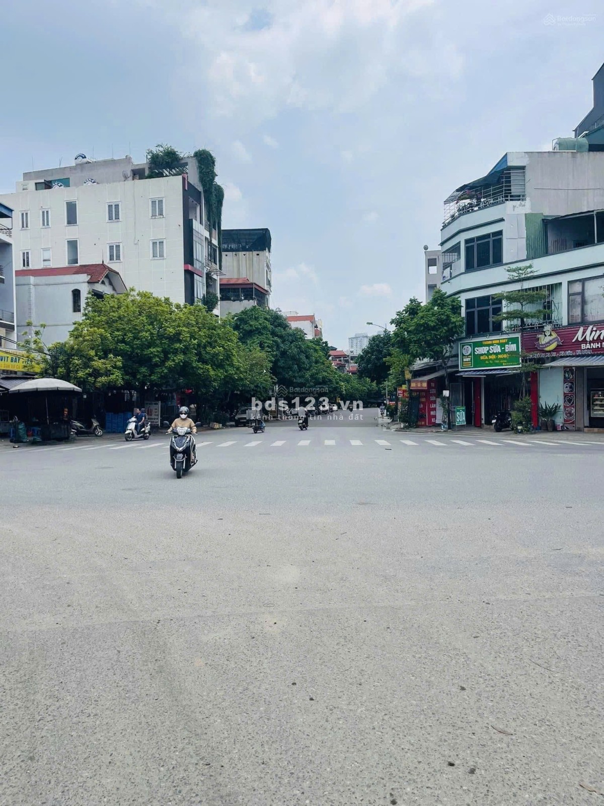 Bán đất đấu giá Mặt phố Bà Triệu. Vị trí KD bất chấp 24/7, sầm uất nhất khu. LH 0982693883
