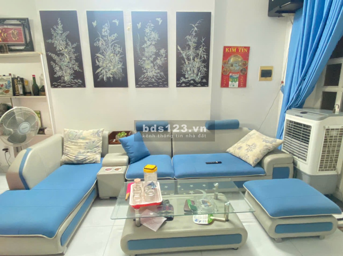 [Cần bán gấp] Nhà biệt thự hiện đại 3PN 2PK, sân xe hơi