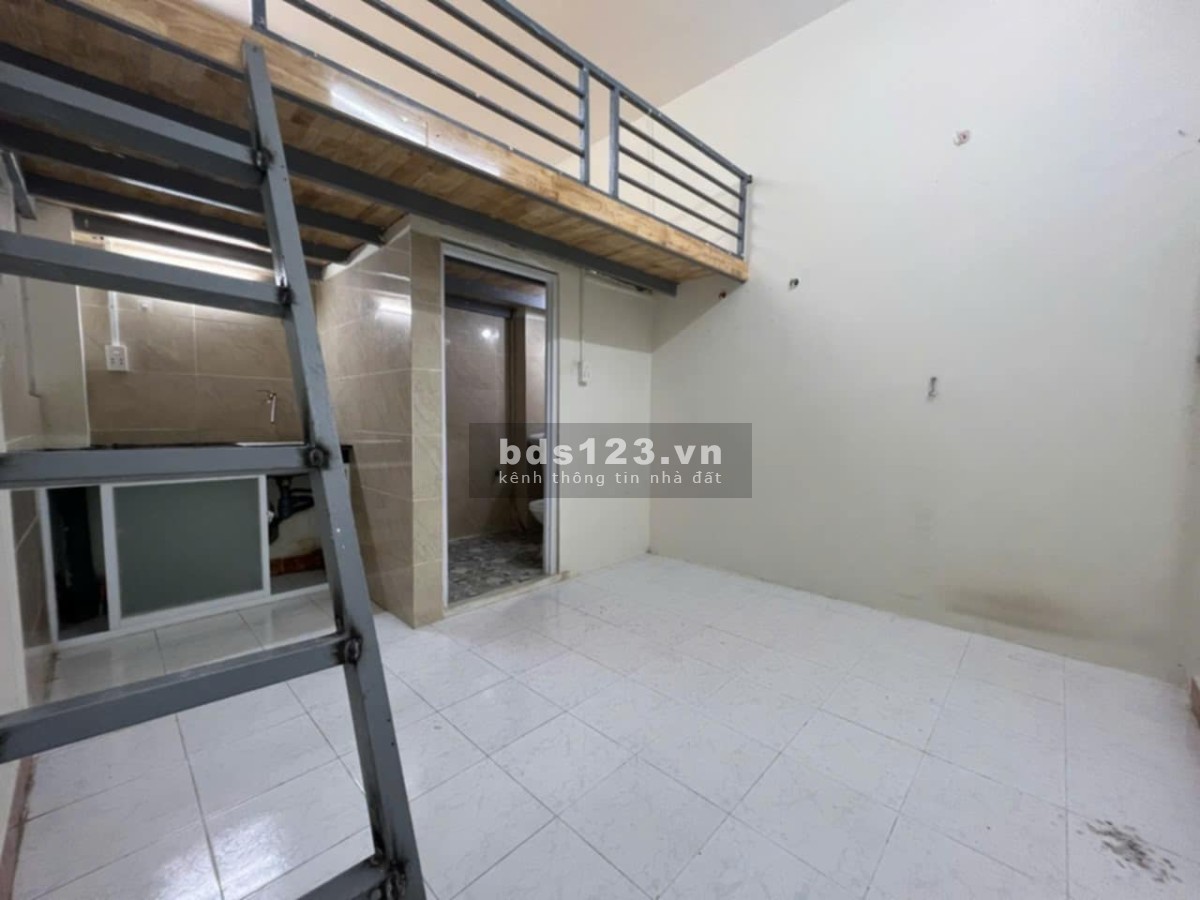 Phòng trọ có gác, giáp Phú Nhuận, cọc chỉ với 2củ