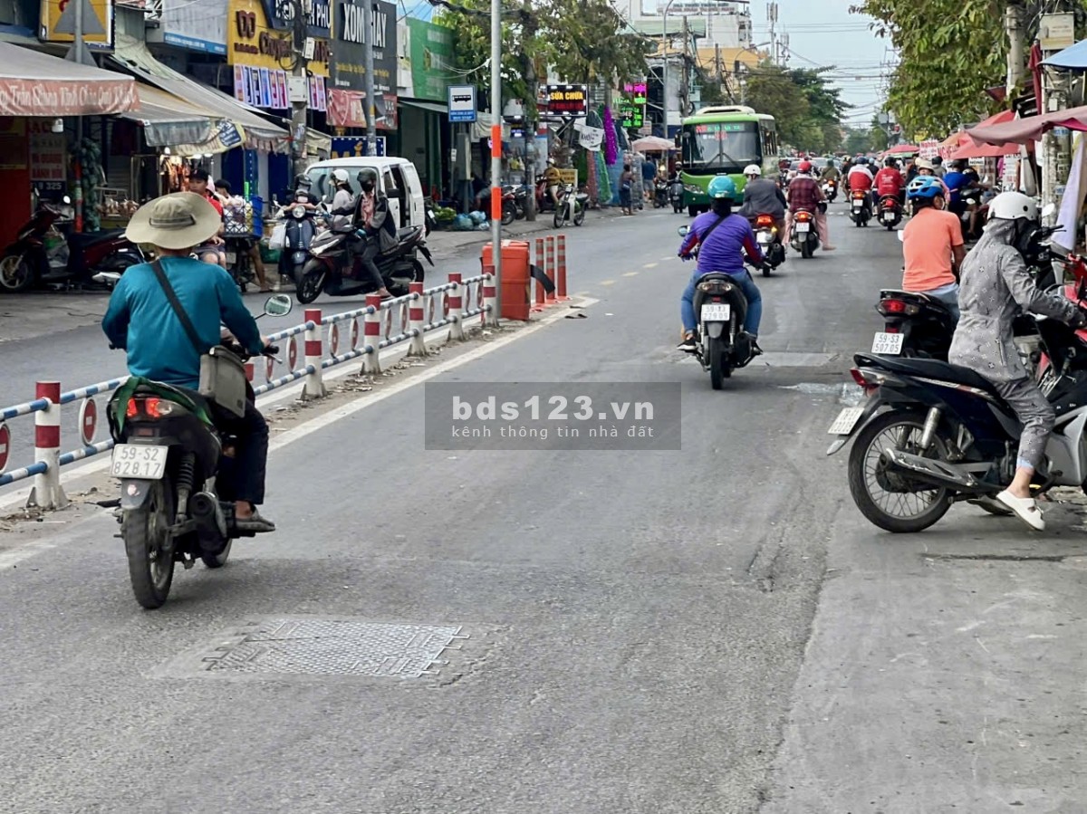 Bán gấp nhà trệt lầu 102m2, đường Hiệp Bình, phường Hiệp Bình Chánh, Thủ Đức.
