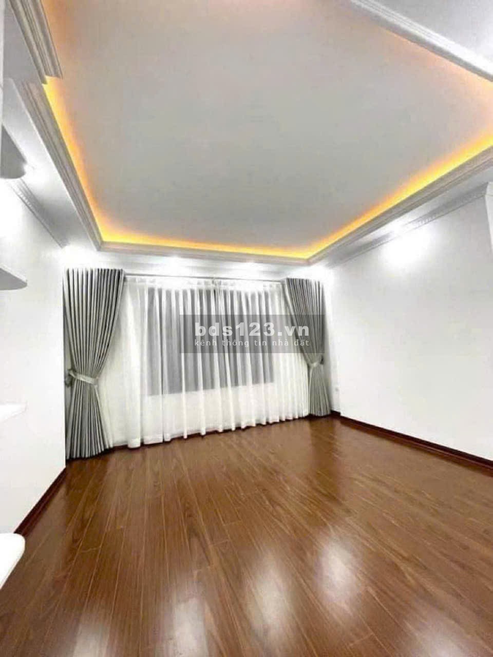 Bán nhà Trần Cung 58M2, MT 4M, 5 tầng giá chỉ 11,5 tỷ LH