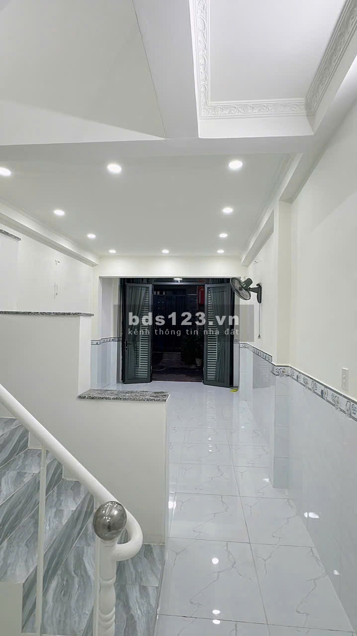 Bán nhà đep HXH thông. Đường CMT8, 44M2, 2 tầng, Tân Bình, 6.4 tỷ