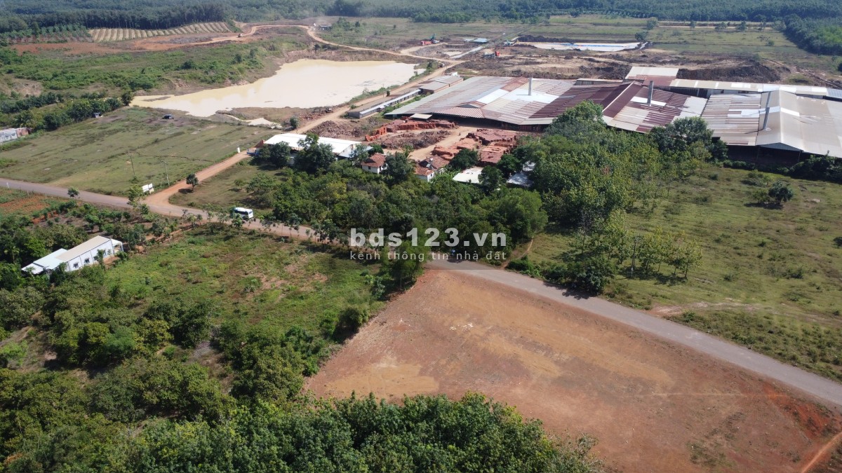 Đất Mặt Tiền Kinh Doanh, đối diện cty