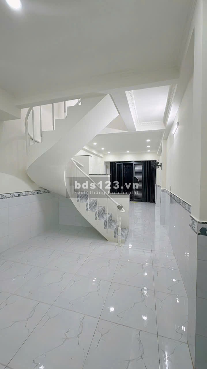 Bán nhà đep HXH thông. Đường CMT8, 44M2, 2 tầng, Tân Bình, 6.4 tỷ