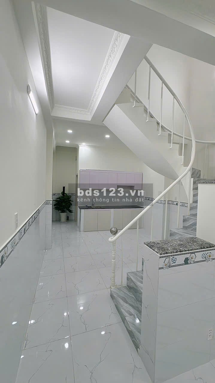 Bán nhà đep HXH thông. Đường CMT8, 44M2, 2 tầng, Tân Bình, 6.4 tỷ